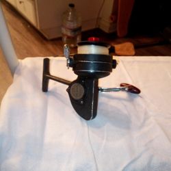 1974 Vintage Spinning Fishing Reel Dam Quick 220