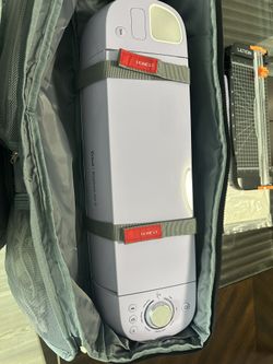 Cricut - 2 With carrying Case
