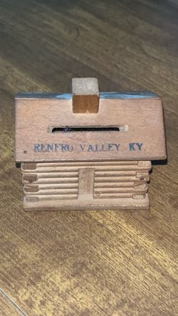 Renfro Valley KY Wooden Log Cabin Coin Bank
