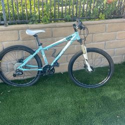 Mountain Bike    KHS Aliste 2000