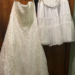 Size 16 Women’s David’s Bridal  White Wedding Dress