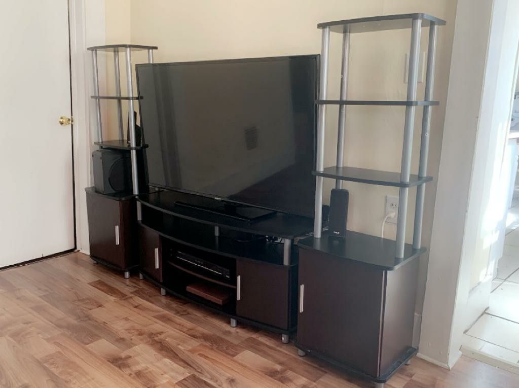Carson tv stand with 50" Samsung smart tv