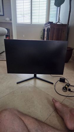 Samsung Flat 32 Screen Monitor with Stand