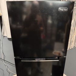 Magic Chef 10.1 Cu. Ft Fridge/freezer