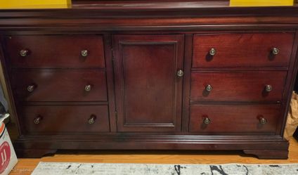 Bedroom dresser w/ mirror and matching night stand