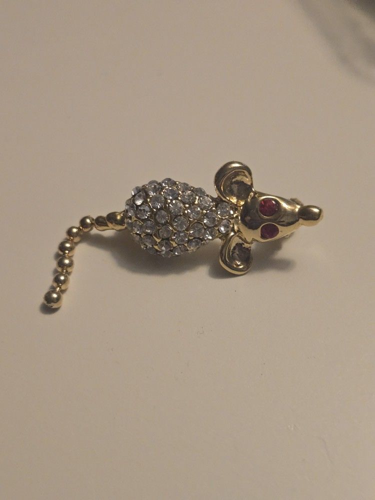 Vintage Pave Rhinestone Mouse Pin Brooch Gold Tone Red Eyes Unbranded