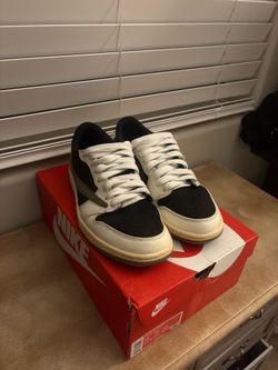 Travis Scot shoes 10.5