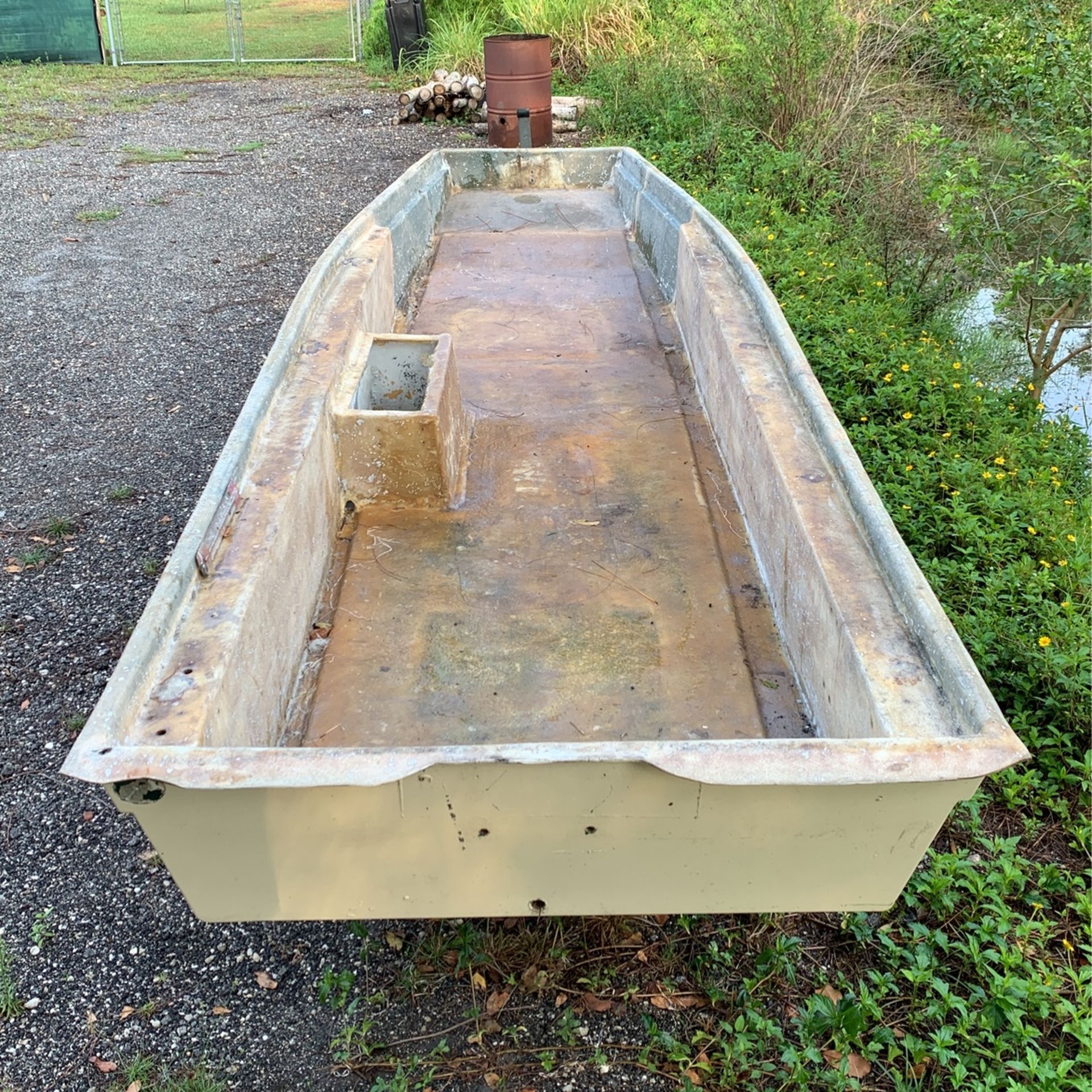 14’ Fiberglass Skiff