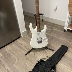 Ibanez GIO Electric Guitar – White – With Gig Bag, Cable & Picks