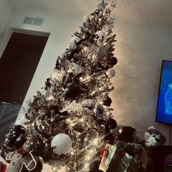 7.5 Ft Flocked Christmas Tree