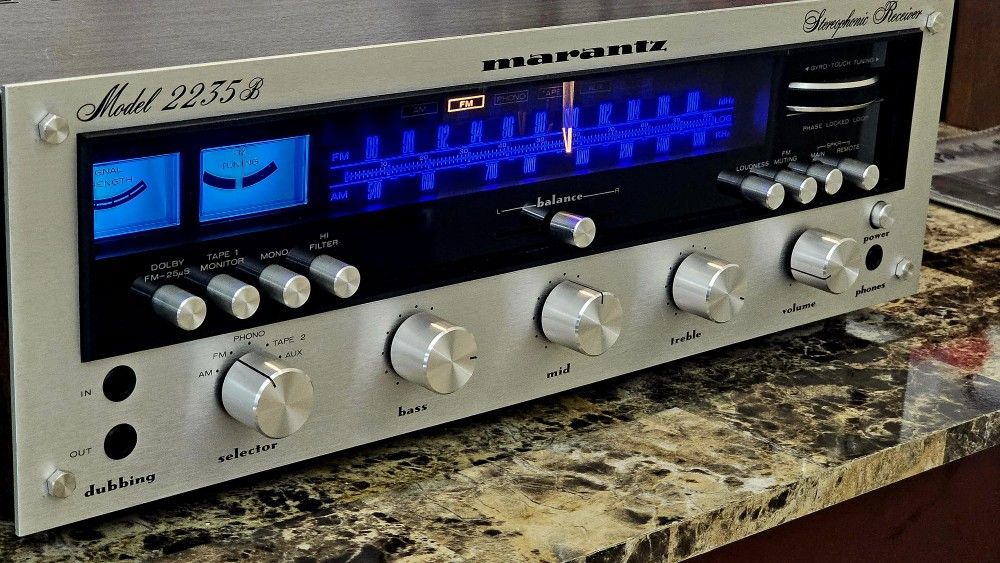 Marantz 2235B  Stereo Receiver in Very Good condition...serviced and tested!