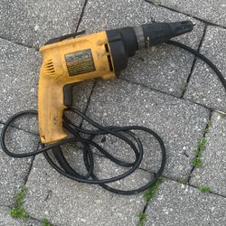 DEWALT SCREW GUN 