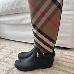 Women’s Burberry House Check Pattern Rubber Rain Boots - Size 5