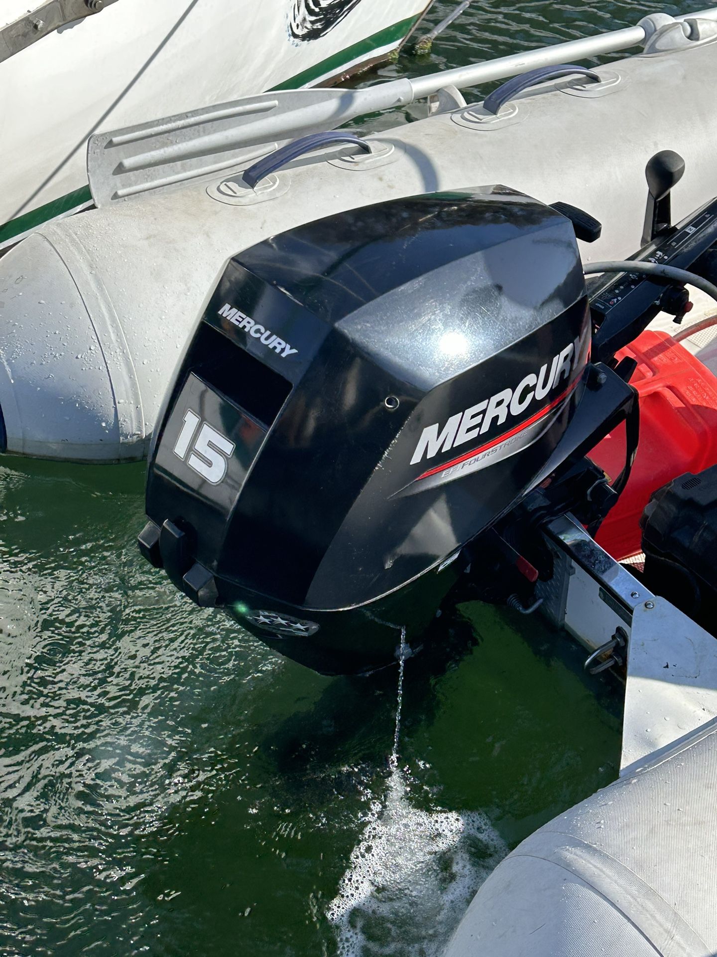 Mercury  Fourstroke Outboard Motor 15hp