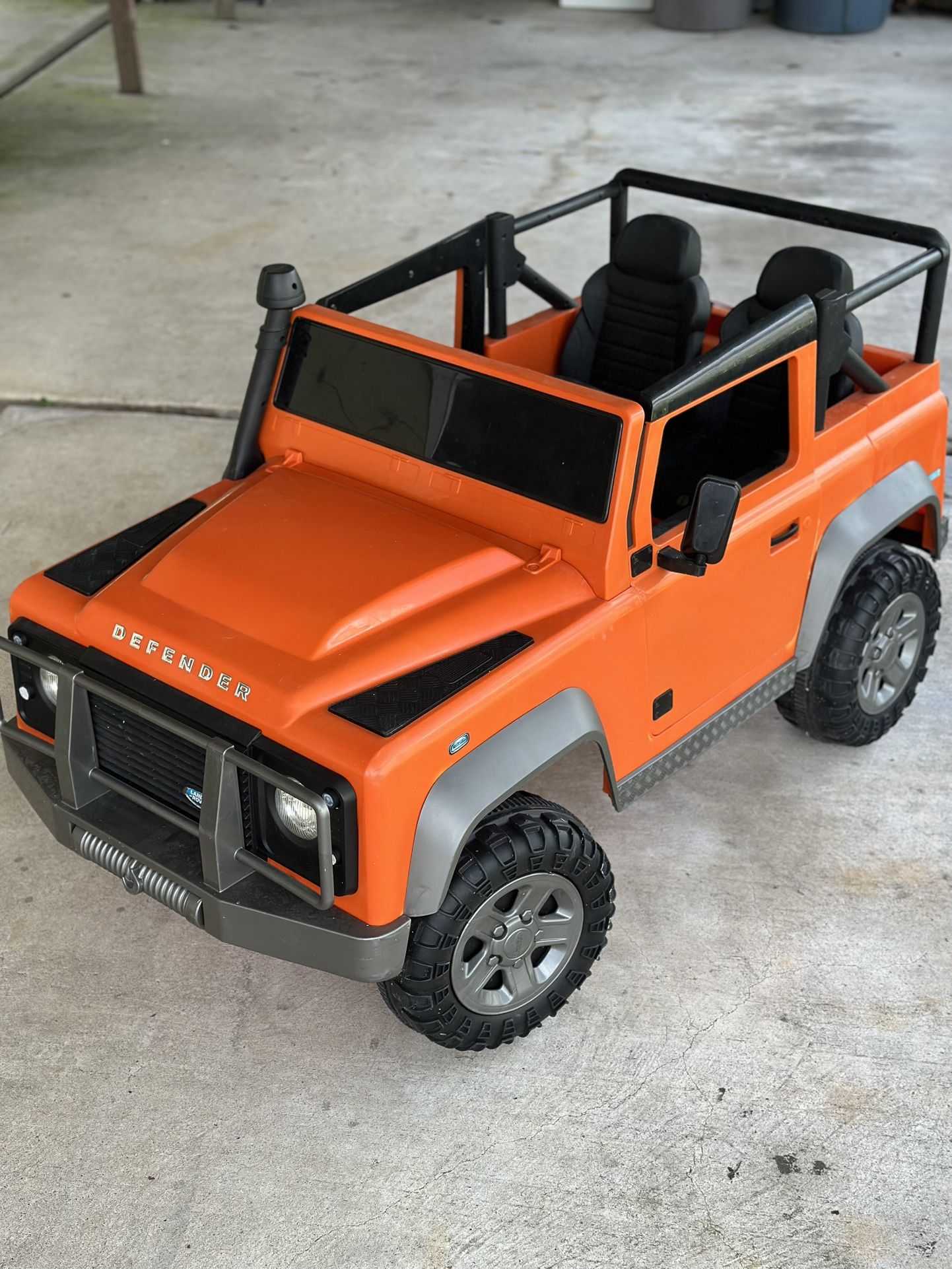 KidTrax 12V Land Rover Defender (58.35 L x 33 W x 32 H)
