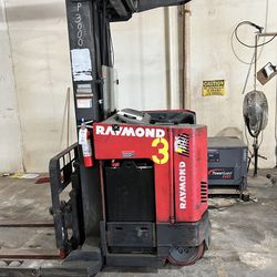 Raymond Electric Forklift   