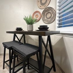 150- Decor And Dining Table 