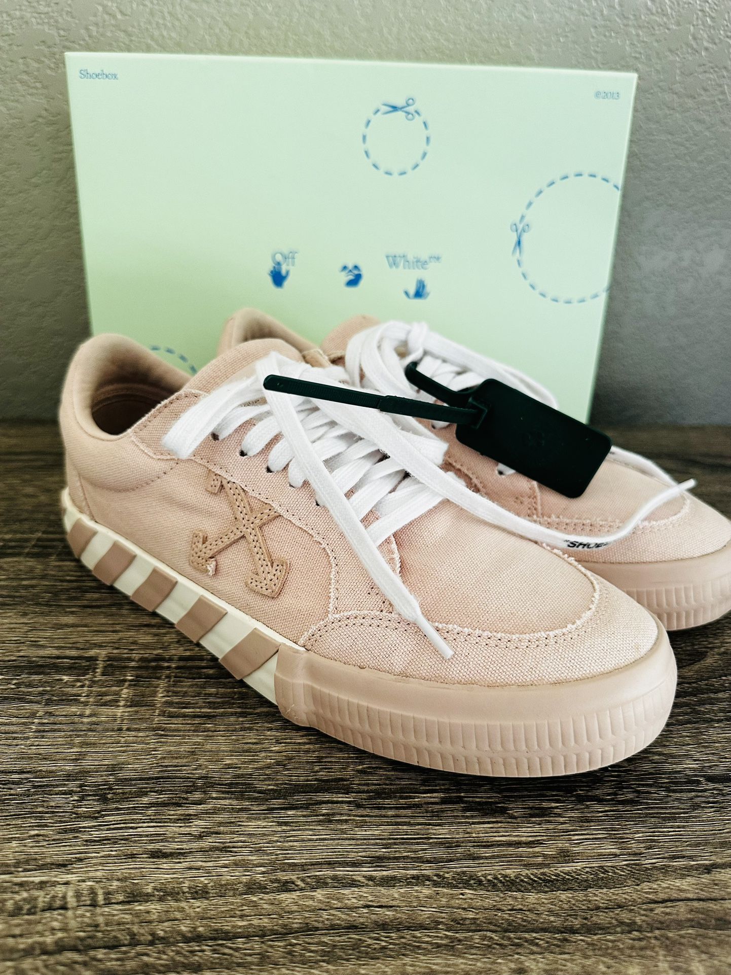 OFF-WHITE Low Vulcanized Canvas Sneaker in Pink sz 41