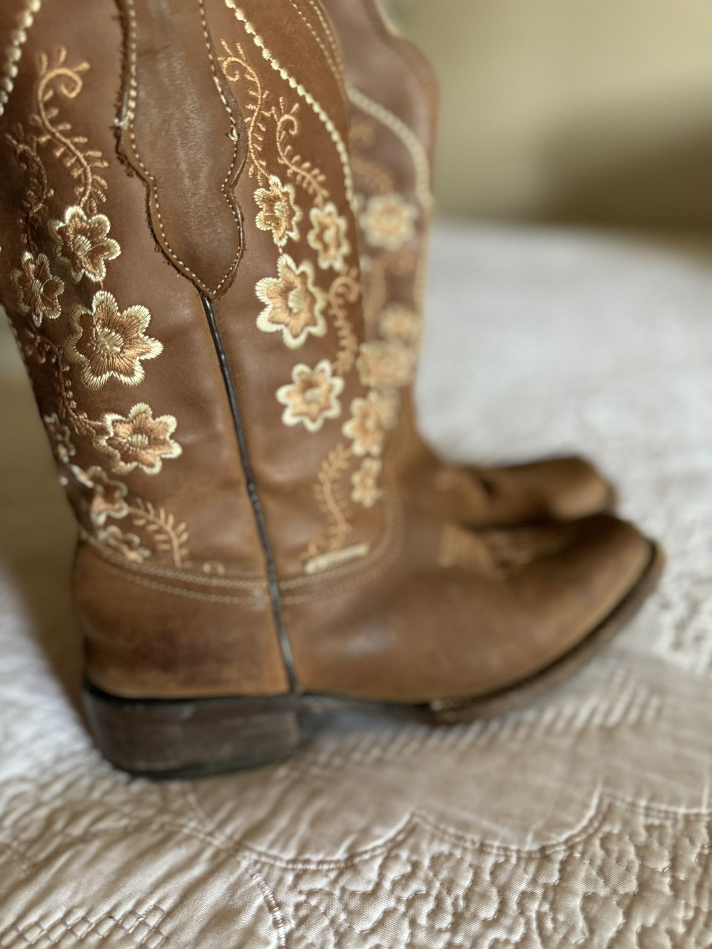 Size 6 Women Boots , Calzado 23 Mujer