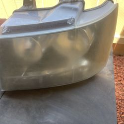 Oem 07-14 Chevy Tahoe Headlights 