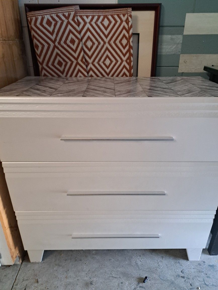 3 Drawers Dresser
