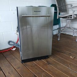 18 Inch Wide Dishwasher