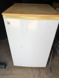 GE Compact Refrigerator