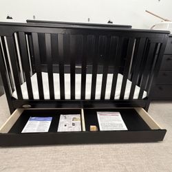 Graco Hadley Convertible Crib - Black + Graco Foam Mattress + Protector