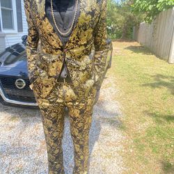 Slim Fit Golden floral Suit Set Plus Shoes 