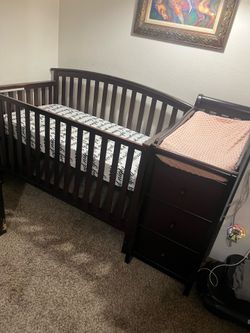 Graco Baby crib + changing table