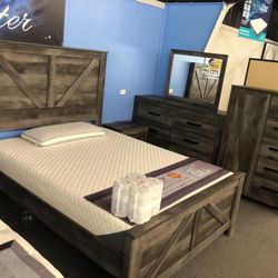 Wynnlow Gray Crossbuck Panel Bedroom Set( Queen and King Bed Frame