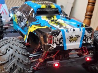 Brand new N Sealed Extremely Big LAEGENDARY 1:10 Scale 4x4 Off-Road BEST MONSTER TRUCK IN TOWN!!!!!