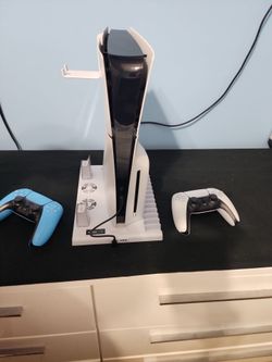 PS5 slim with 2 controllers & stands & 1 tb ssd card