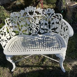 Vintage Wrought Iron Bench 🌸