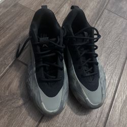 Basketball Shoes Size 7
