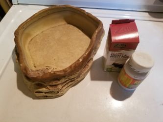 Reptile supplies and water bowls