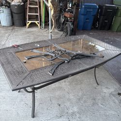 FREE METAL TABLE 
