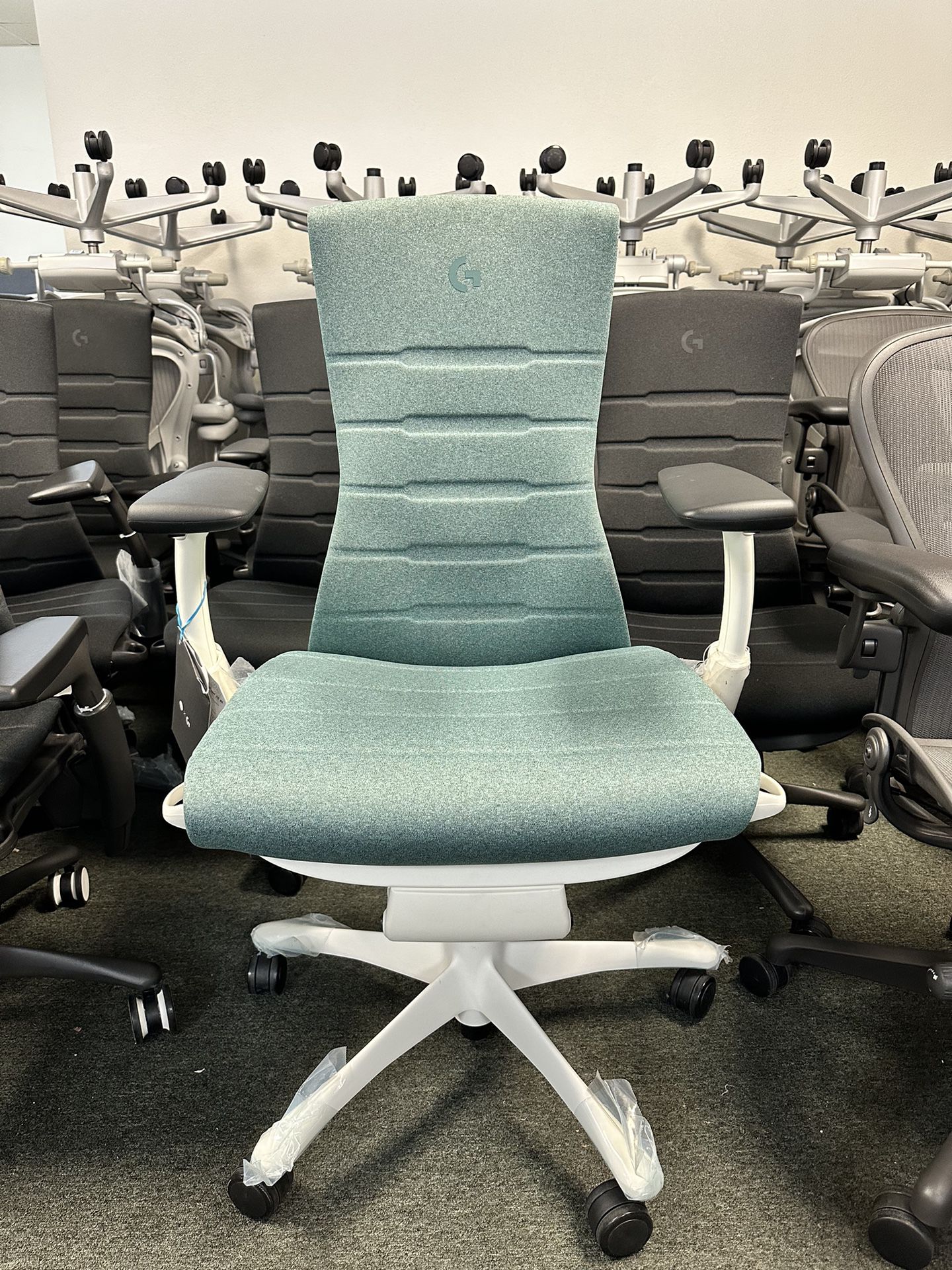 💥GUARANTEE LOWEST PRICE 💥 BRAND NEW HERMAN MILLER LOGITECH EMBODY GAMING CHAIRS 🔥pick up at the store- deliver- ship