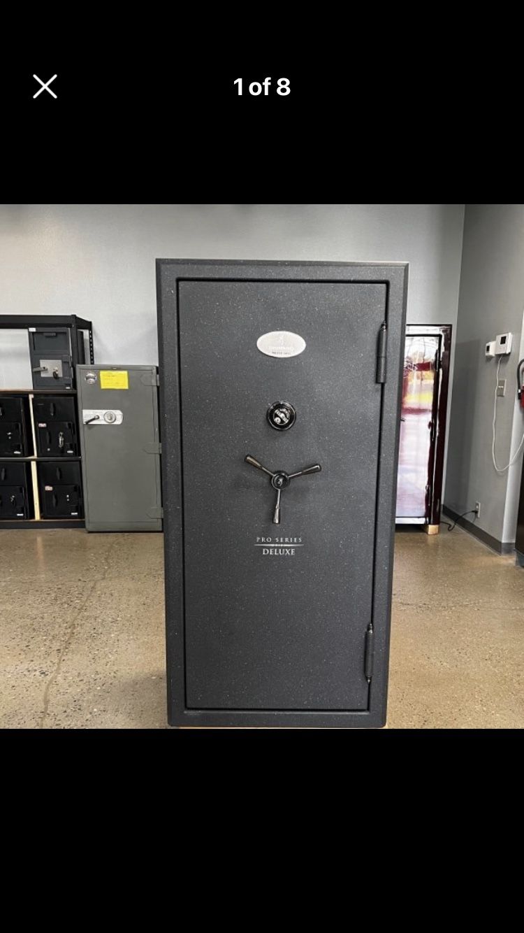 USED Browning Deluxe 33 Gun Safe