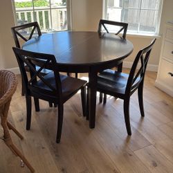 Dining Room Table And Chairs 