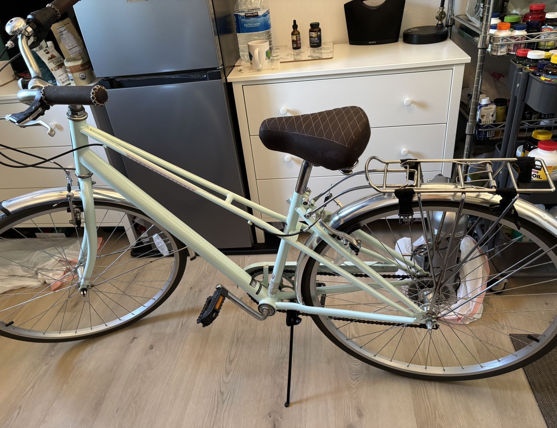 Schwinn Admiral Hybrid Bicycle 700c wheels 7 speeds womens / men’s frame blue bike Like New Unused.