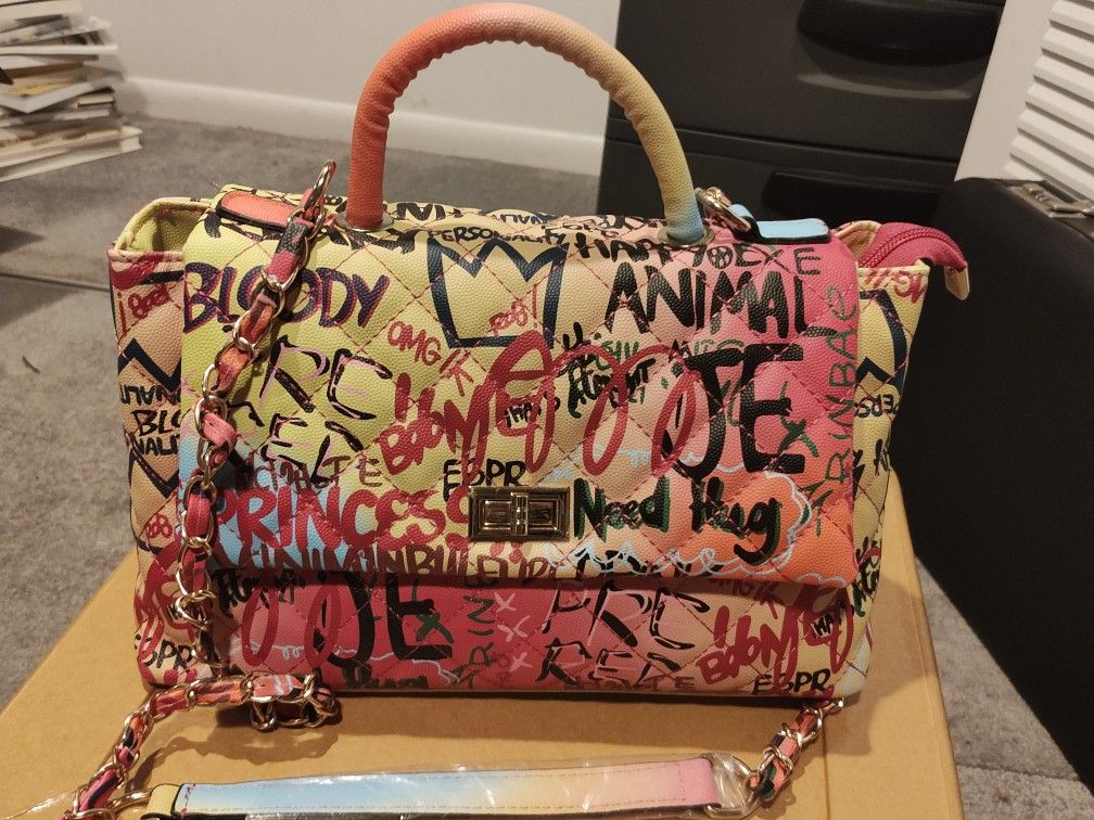 Caleesa graffiti purse NEW WITH TAGS with shoulder strap