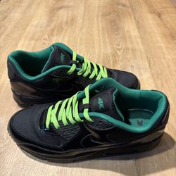 Nike Air Max 90 Black Pine Green Attack Pack CLEAN RARE VINTAGE 325018 008 Sz 13