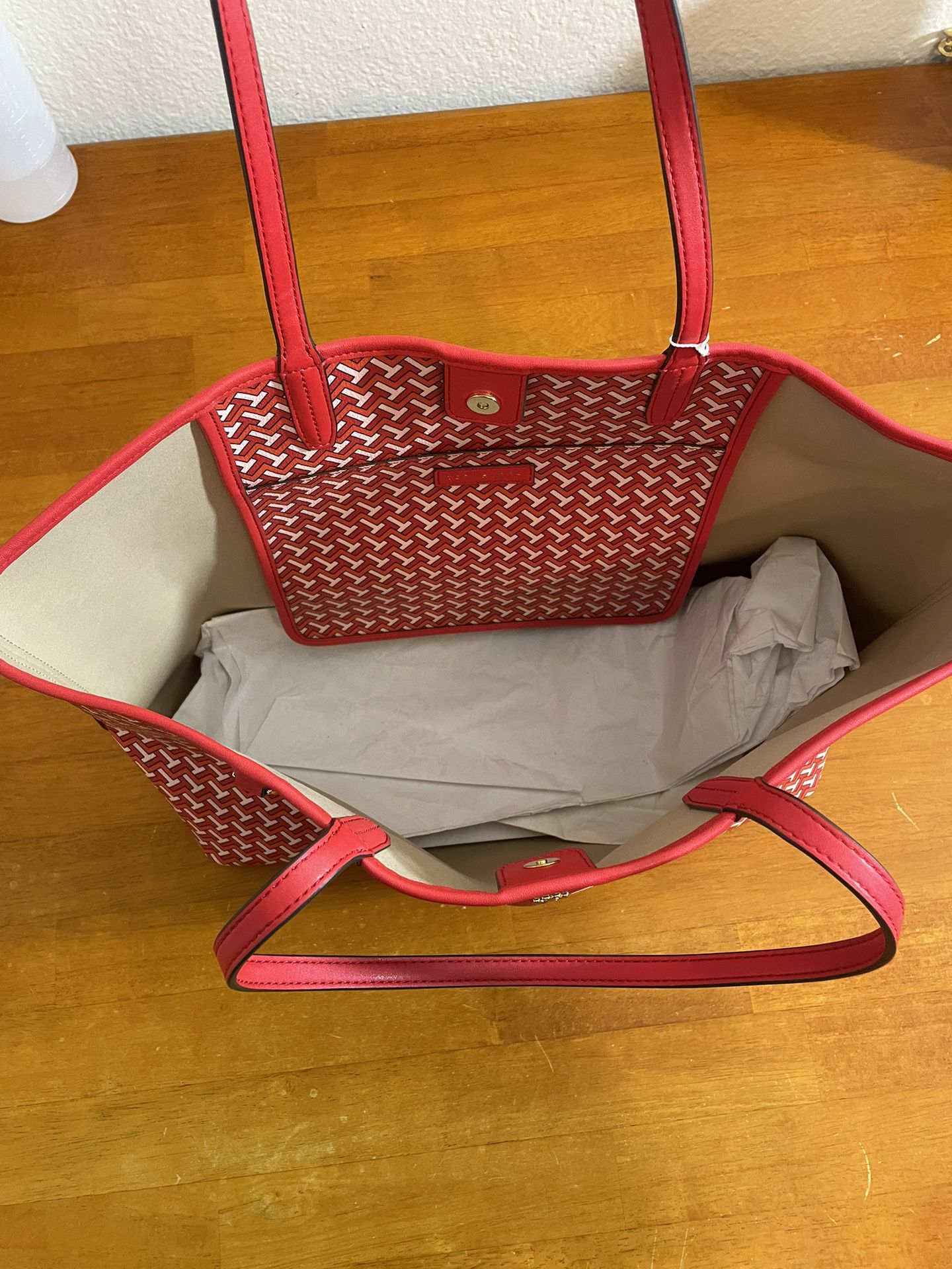 Tory Burch Robinson Small Tote for Sale in San Jose, CA - OfferUp