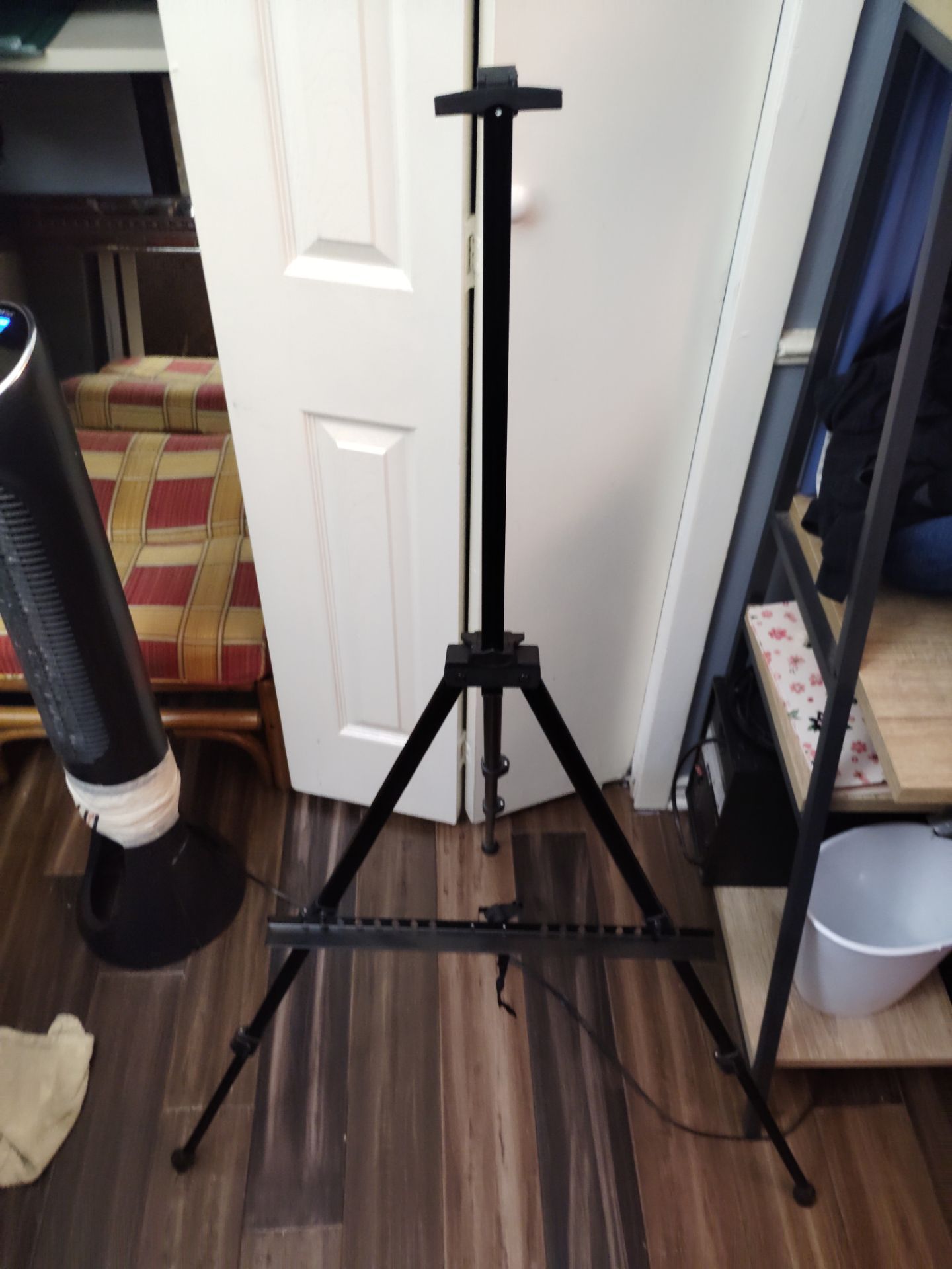 Black Metal Easel