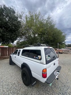 Snugtop Toyota Tacoma camper shell