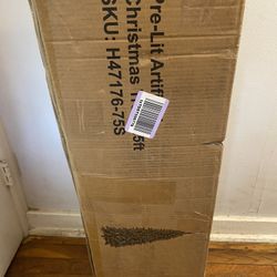 Pre-Lit 7.5’ Artificial Christmas Tree