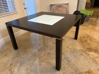 Modern table wood and glass center, dining