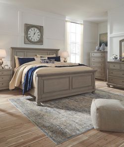 Gray-7Pc.Dresser-Mirror Queen Panel Bed
