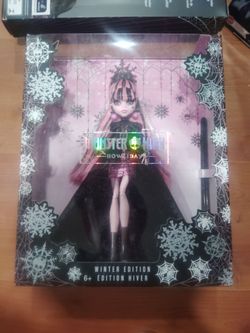 Draculaura Winter Edition